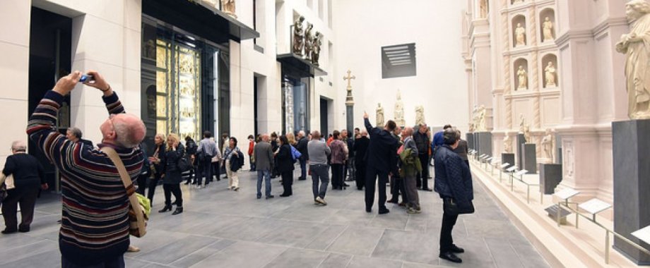 10nwmgj60c_empty_museum_conference_firenze